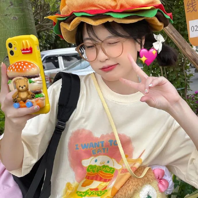 模仿女孩
